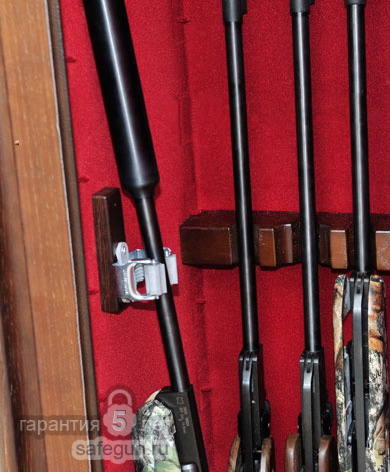 Далее Сейф ArmWood 46 Flock (фрагмент интерьера, ложементы)